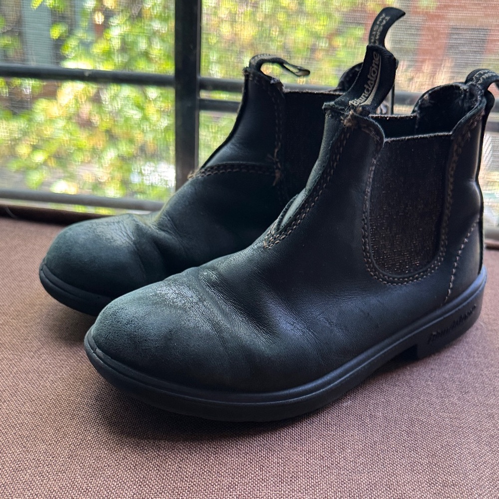 Kids size Blundstone Chelsea boots